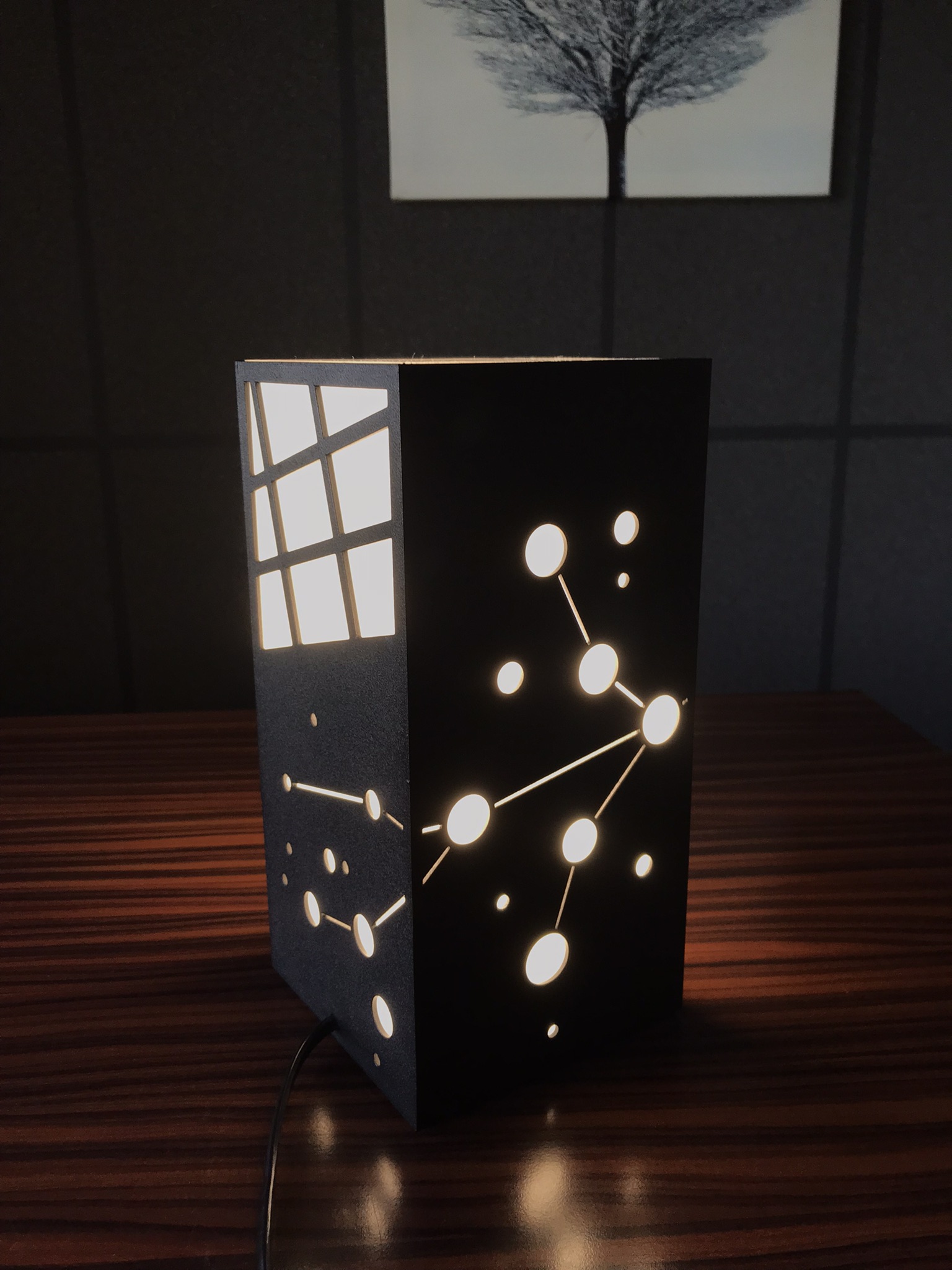 Tähtkujuga valgusti, Neitsi, autor Kristjan Salev